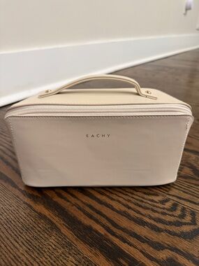 Amazon Cream EACHY Handheld Makeup Train Case